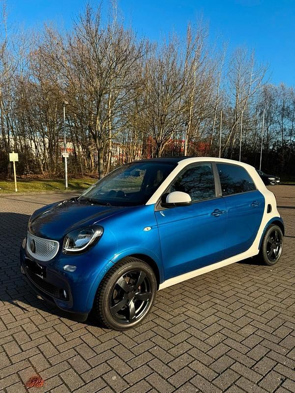 Blau Gebraucht 2016 Smart ForFour Prime Kleinwagen | 10.900 € - Bild 1/4
