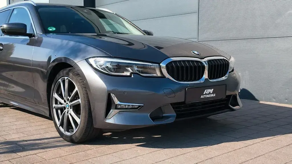 Gebraucht BMW 320 Luxury Line 190 PS (139 kW) 2019 Grau Kombi