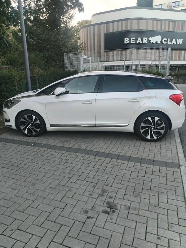 Weiß Gebraucht 2013 Citroën DS5 Kleinwagen | 6.999 € - Bild 1/4