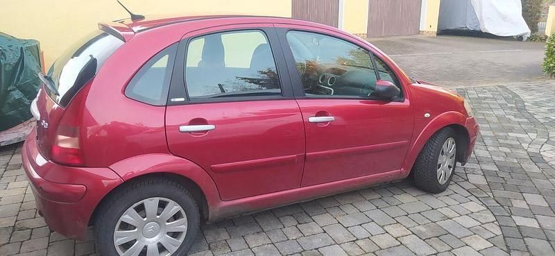 Rot Gebraucht 2005 Citroën C3 Comfort Limousine | 1.000 € (Superpreis) - Bild 1/4