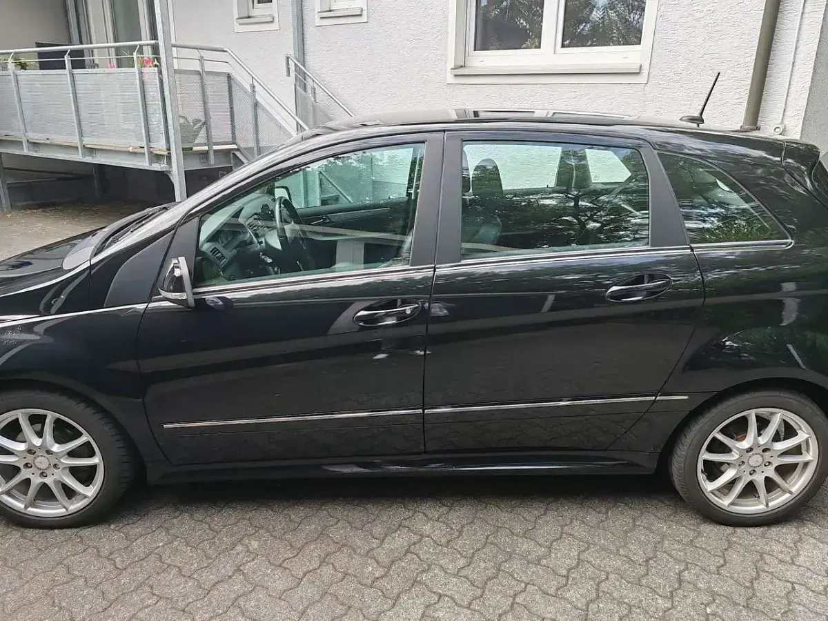 Gebraucht Mercedes B180 116 PS (85 kW) 2010 Schwarz Van / Kleinbus