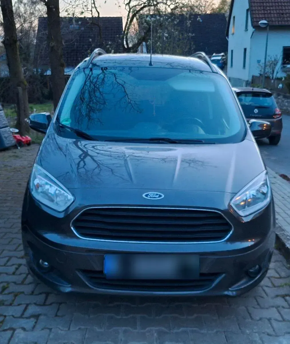 Gebraucht Ford Tourneo Courier Titanium 101 PS (74 kW) 2018 Grau Van / Kleinbus