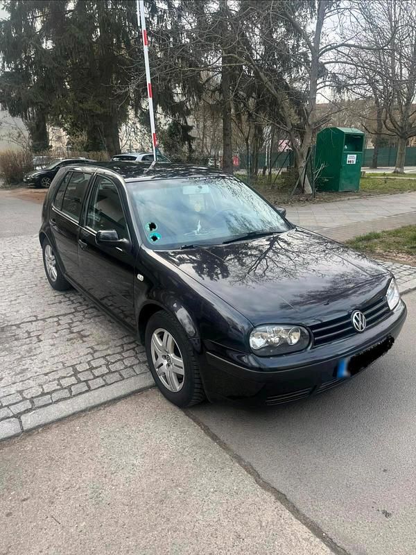 Second-hand VW Golf IV 110 CP (80 kW) 2003 Negru Berlinǎ
