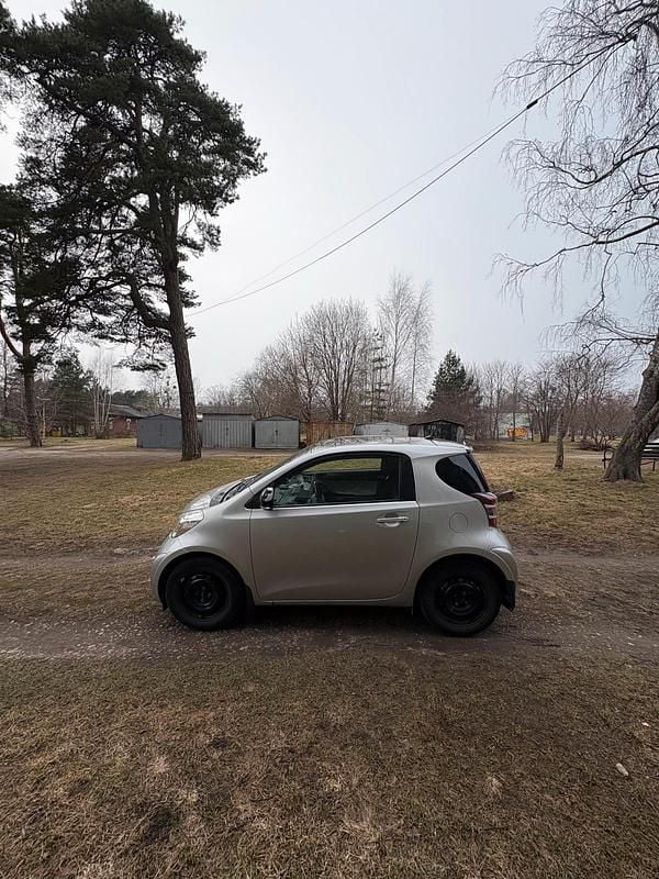 Gebraucht Toyota iQ 98 PS (72 kW) 2012 Silber Kleinwagen