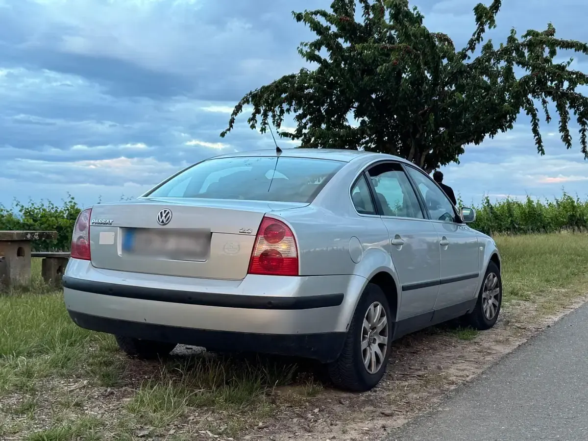 Gebraucht VW Passat Basis 131 PS (96 kW) 2003 Silber Limousine