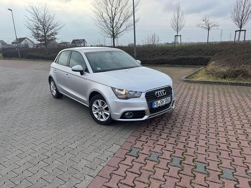 Silber Gebraucht 2013 Audi A1 Sportback Ambition Kleinwagen | 5.200 € (Superpreis) - Bild 1/4