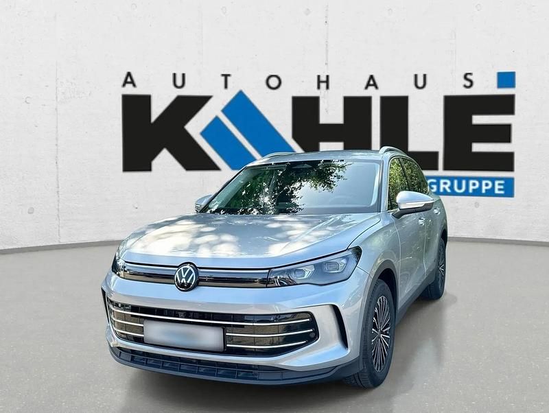 Oyster silver (silber) Neu 2024 VW Tiguan IQ Drive SUV | 49.230 € (Teuer) - Bild 1/4