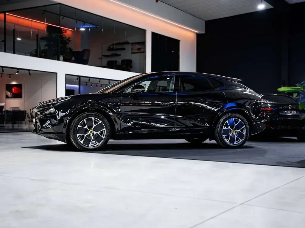 Używany Lotus Eletre 450 kW (612 KM) 2024 Czarny SUV