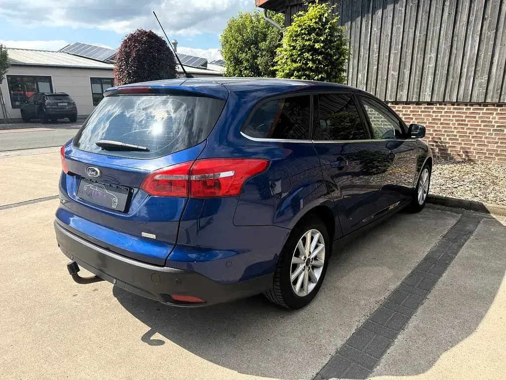 Gebraucht Ford Focus Titanium 125 PS (91 kW) 2017 Blau Limousine