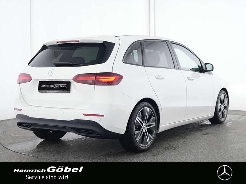 Gebraucht Mercedes B200 Progressive 163 PS (119 kW) 2024 Unilack polarweiß Van / Kleinbus