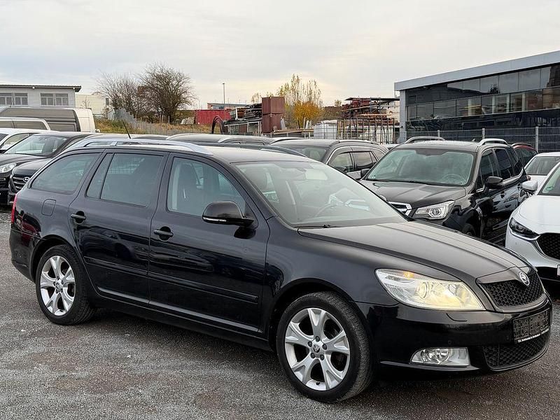 Gebraucht Skoda Octavia Elegance 105 PS (77 kW) 2011 Schwarz Kombi