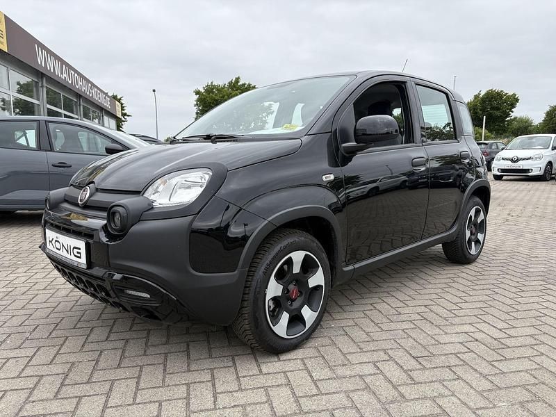 Cinema schwarz Gebraucht 2023 Fiat Panda Cross Cross Kleinwagen | 12.999 € (Fairer Preis) - Bild 1/4