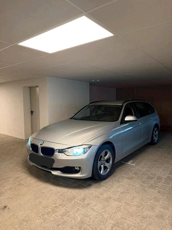 Blau Gebraucht 2014 BMW 320 Kombi | 7.200 € (Superpreis) - Bild 1/4