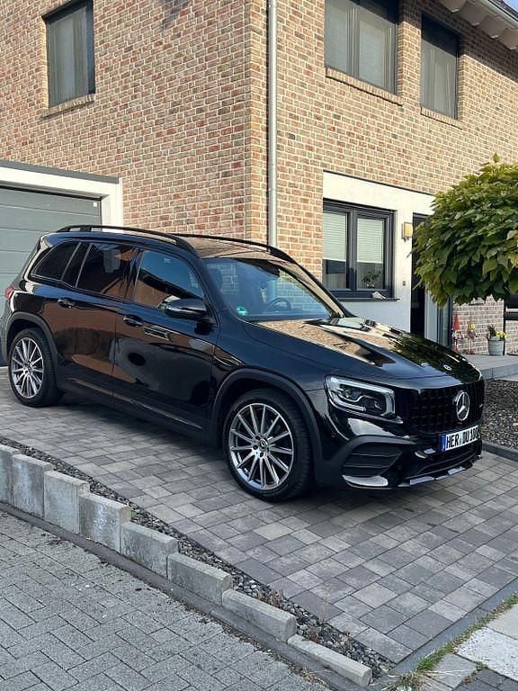 Schwarz Gebraucht 2021 Mercedes GLB220 AMG SUV | 36.490 € (Guter Preis) - Bild 1/4