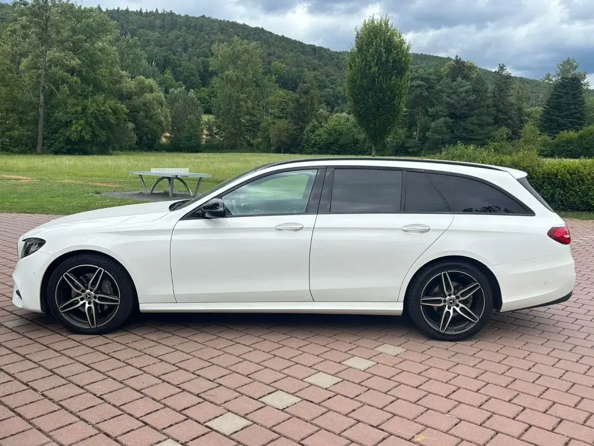 Gebraucht Mercedes E220 AMG line 194 PS (142 kW) 2018 Weiß Limousine
