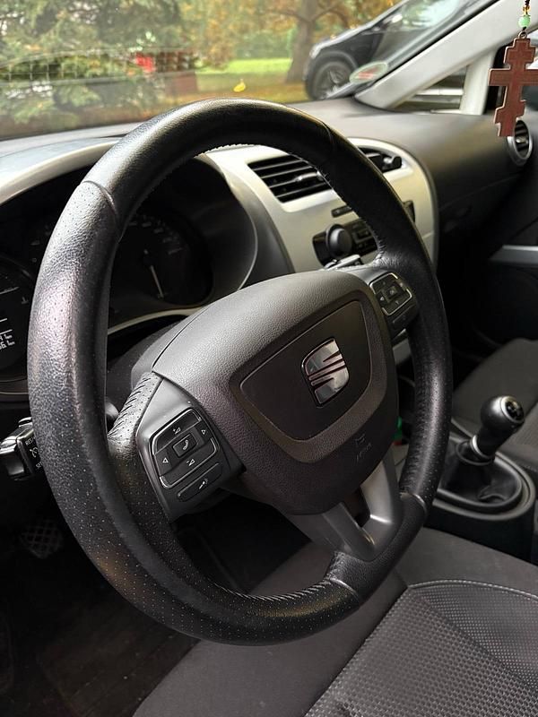 Second-hand Seat Leon 125 CP (91 kW) 2009 Negru Hatchback