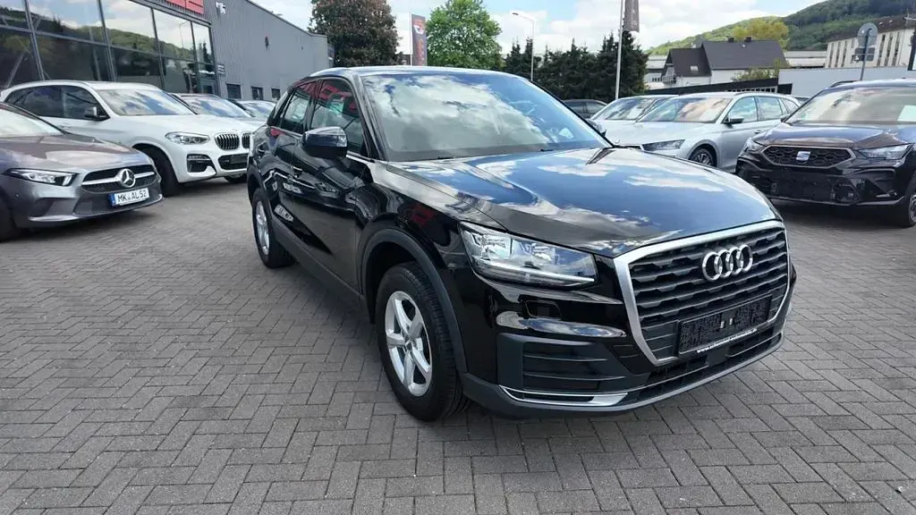 Gebraucht Audi Q2 Basis 116 PS (85 kW) 2019 Brillantschwarz SUV