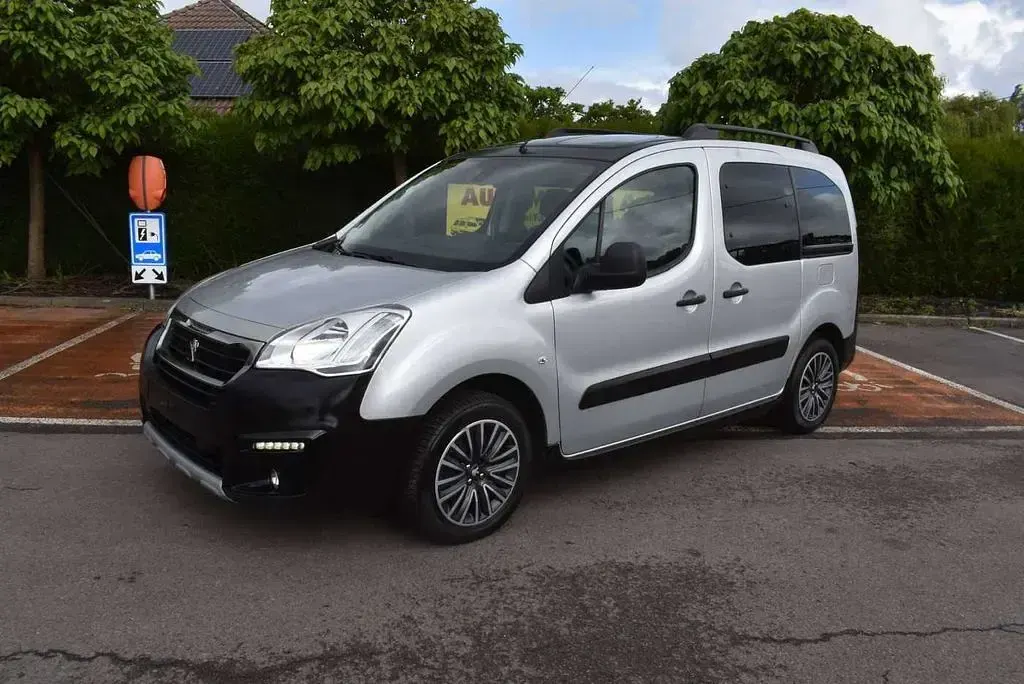 Gebraucht Peugeot Partner Tepee Outdoor 120 PS (88 kW) 2017 Silber Van / Kleinbus