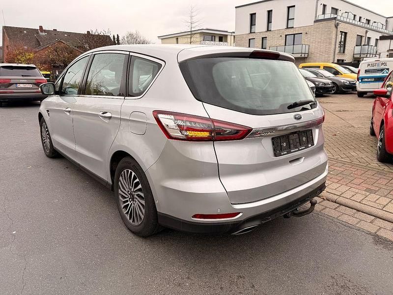 Gebraucht Ford S-MAX Titanium 190 PS (139 kW) 2019 Silber Van / Kleinbus