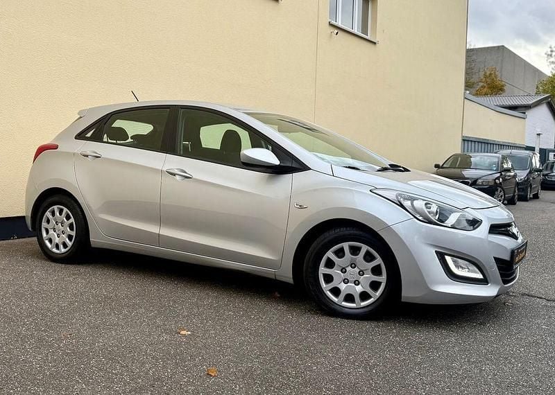 Silber Gebraucht 2013 Hyundai i30 Limousine | 7.790 € (Fairer Preis) - Bild 1/4