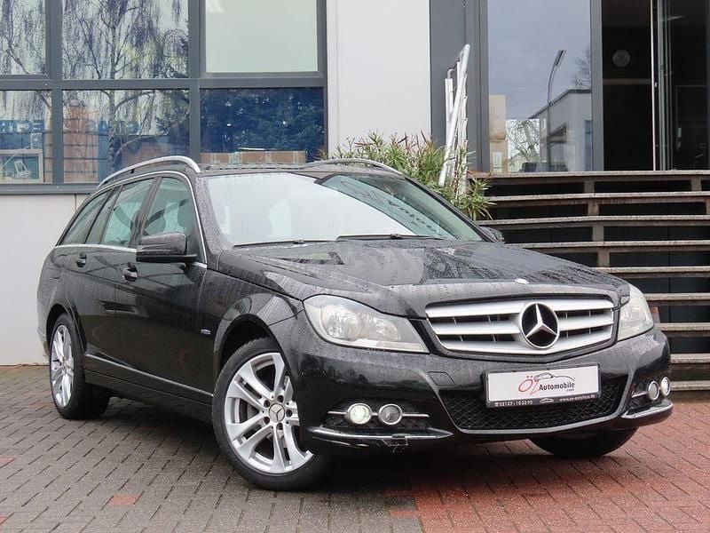 Gebraucht Mercedes C200 136 PS (100 kW) 2011 Schwarz Limousine