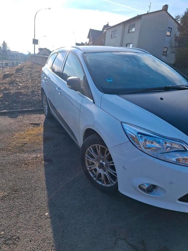 Gebraucht Ford Focus 125 PS (91 kW) 2012 Weiß Kombi