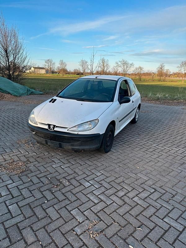 Gebraucht Peugeot 206 65 PS (47 kW) 2001 Weiß Kleinwagen