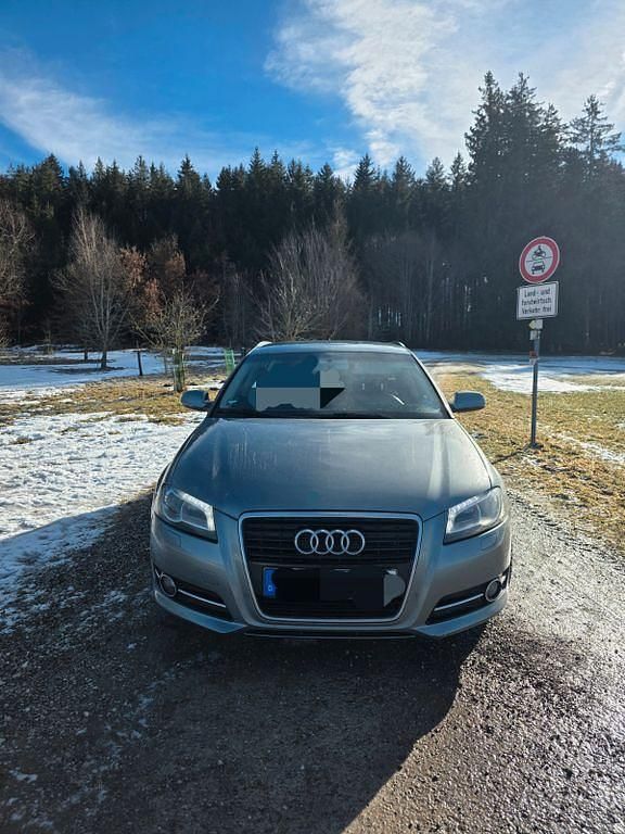 Gebraucht Audi A3 Ambiente 105 PS (77 kW) 2010 Grau Kleinwagen