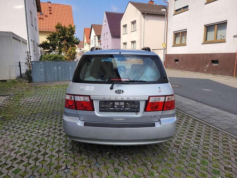 Gebraucht Kia Carens EX 139 PS (102 kW) 2006 Diamantsilber Van / Kleinbus