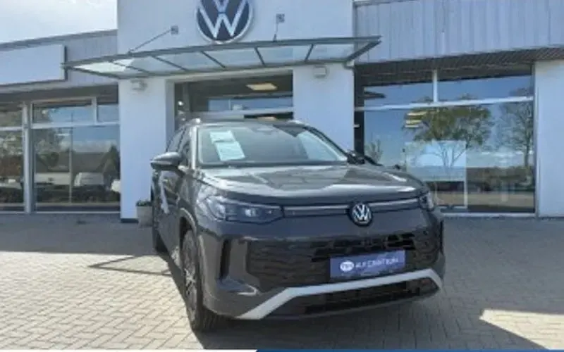 Neu VW Tayron Life 150 PS (110 kW) 2026 Grau SUV