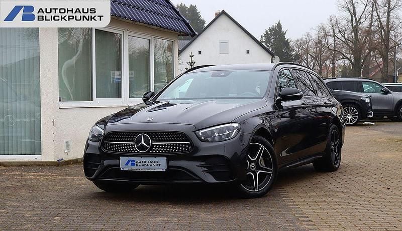 Grafitgrau (metallic) Gebraucht 2022 Mercedes E300 AMG Kombi | 28.880 € (Superpreis) - Bild 1/4