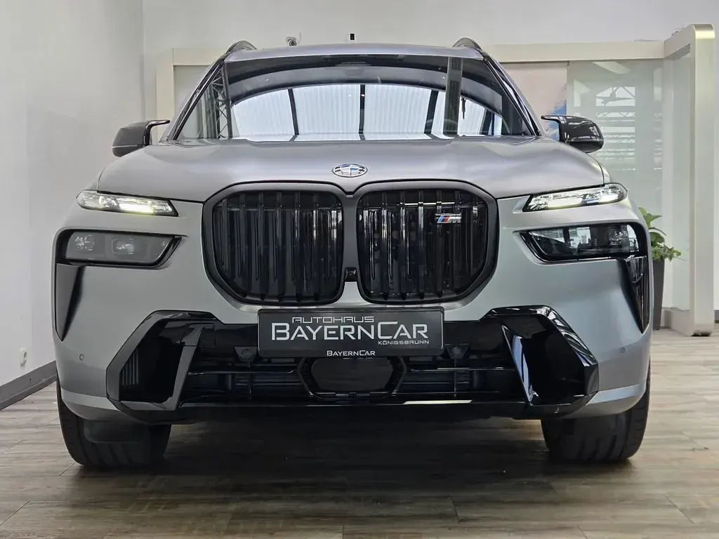 Gebraucht BMW X7 M Sport 530 PS (389 kW) 2026 (0c5a) frozen pure grey SUV
