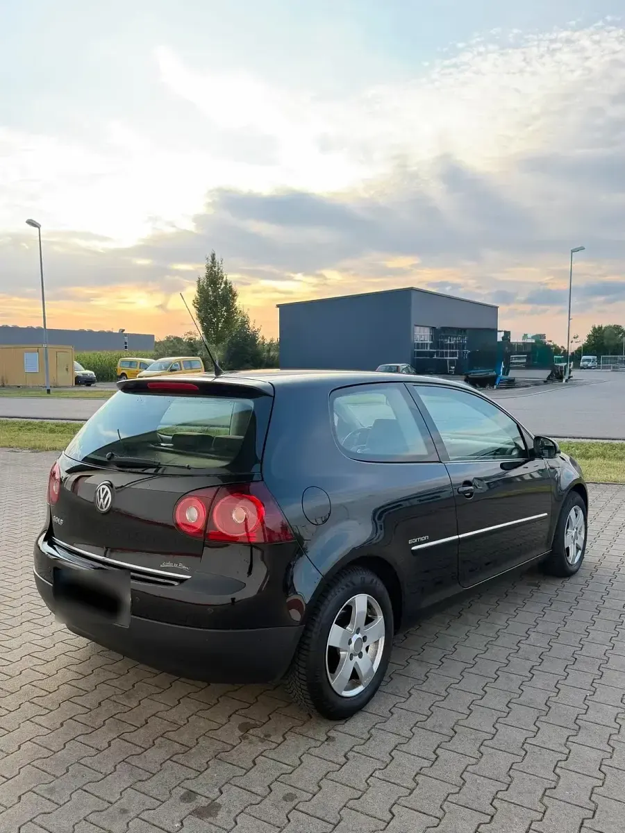 Gebraucht VW Golf VI 75 PS (55 kW) 2008 Schwarz Kleinwagen