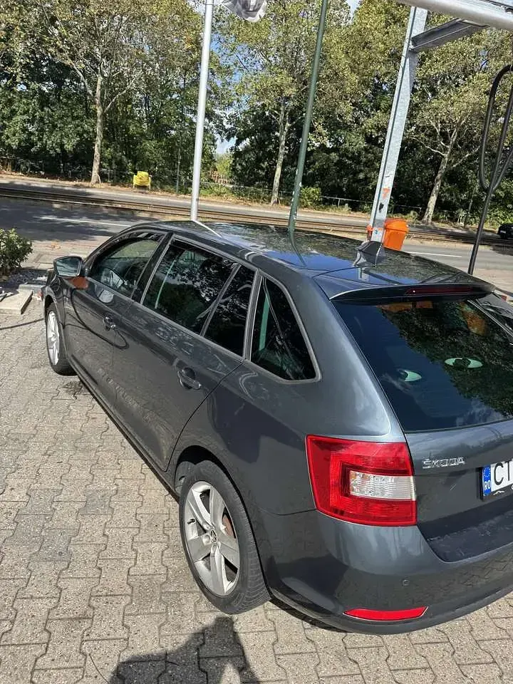 Gebraucht Skoda Rapid Elegance 105 PS (77 kW) 2015 Kleinwagen