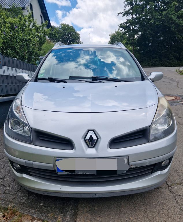 Silber Gebraucht 2008 Renault Clio II Dynamique Limousine | 2.800 € (Etwas zu teuer) - Bild 1/4