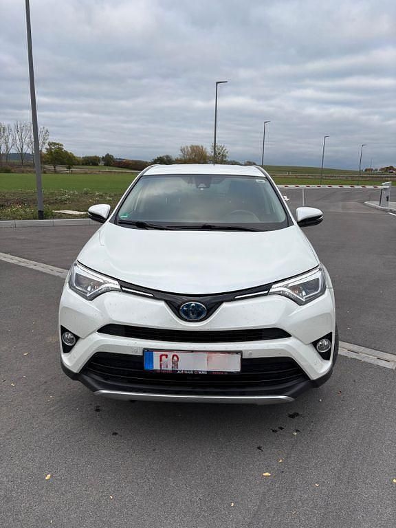 Gebraucht Toyota RAV4 Edition 197 PS (144 kW) 2016 Weiß SUV