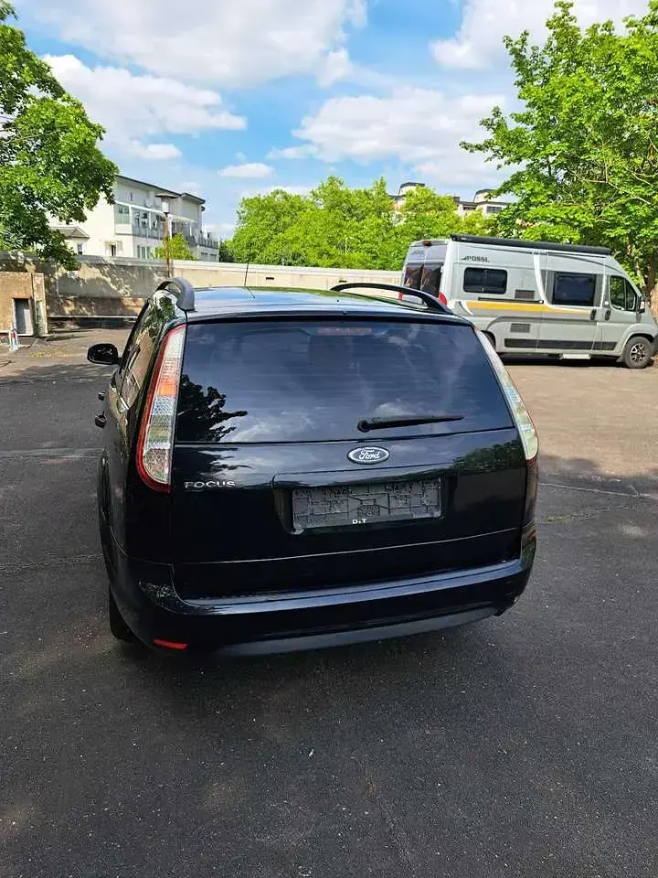 Usado Ford Focus Style 136 CV (100 kW) 2011 Negro Familiar