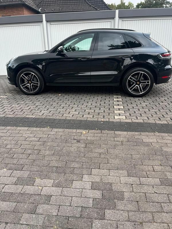Schwarz Gebraucht 2020 Porsche Macan S SUV | 49.000 € (Fairer Preis) - Bild 1/4