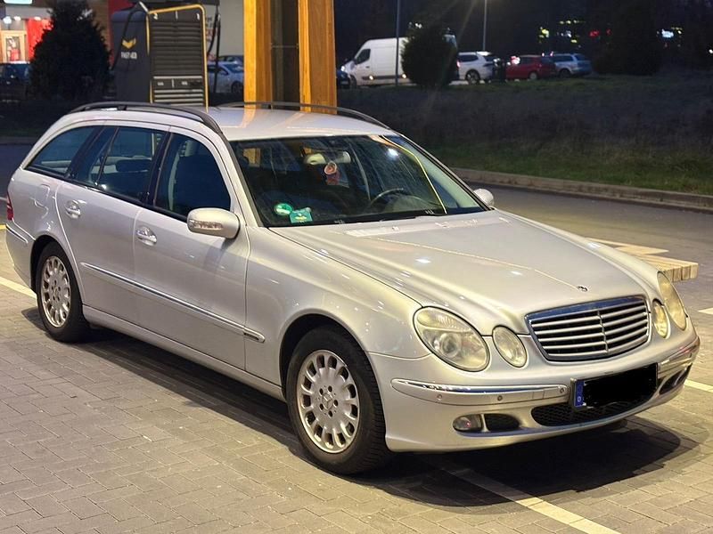 Silber Gebraucht 2006 Mercedes E280 Kombi | 3.900 € - Bild 1/4