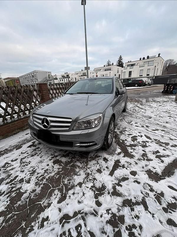 Grau Gebraucht 2009 Mercedes C180 Elegance Limousine | 7.990 € - Bild 1/4