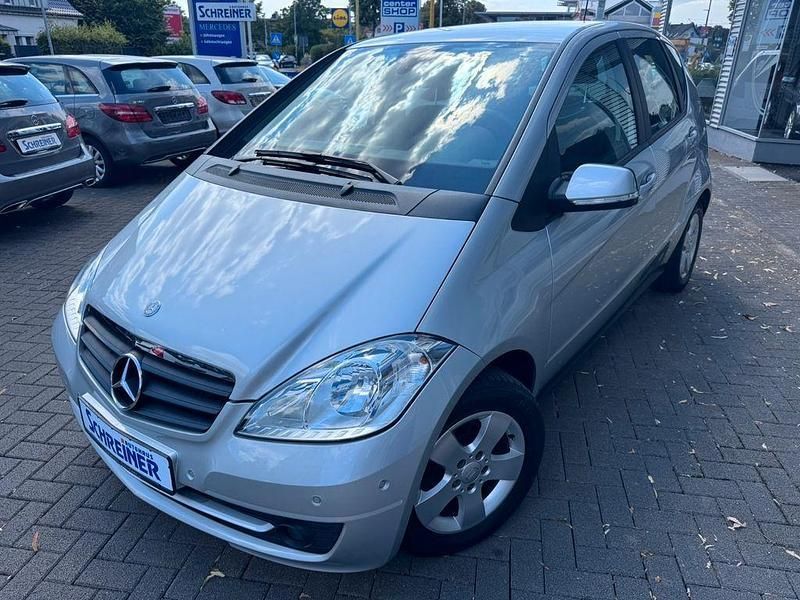 Silber Gebraucht 2011 Mercedes A160 Limousine | 11.500 € - Bild 1/4