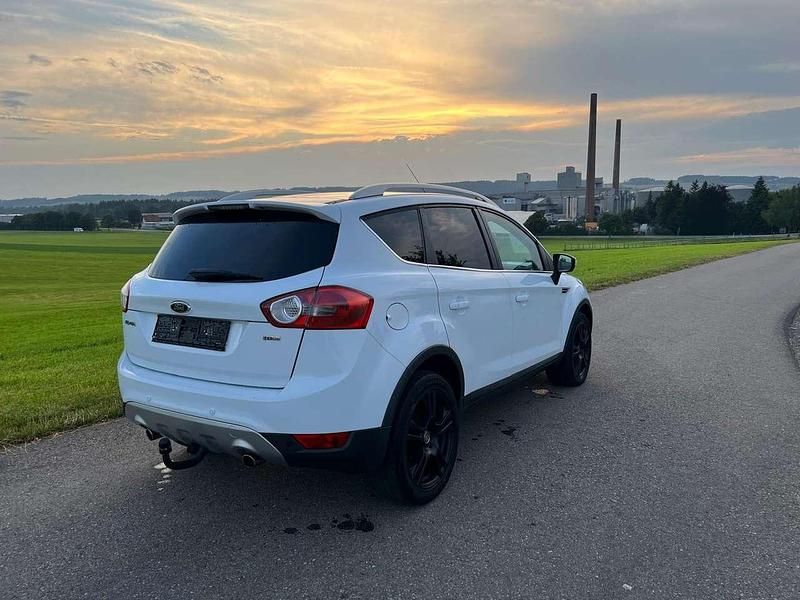 Gebraucht Ford Kuga Titanium 136 PS (100 kW) 2010 Weiß SUV