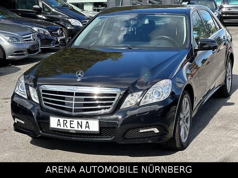 Schwarz Gebraucht 2009 Mercedes E350 Avantgarde Limousine | 8.999 € (Guter Preis) - Bild 1/4