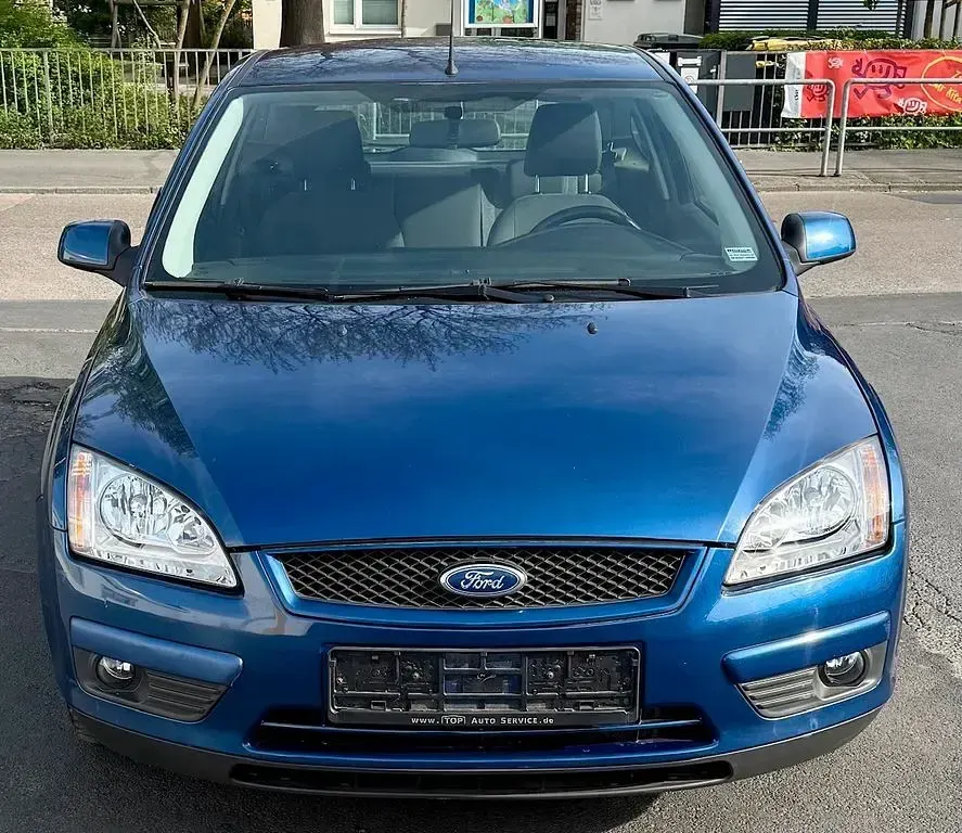 Second-hand Ford Focus Style 80 CP (58 kW) 2007 Albastru Hatchback