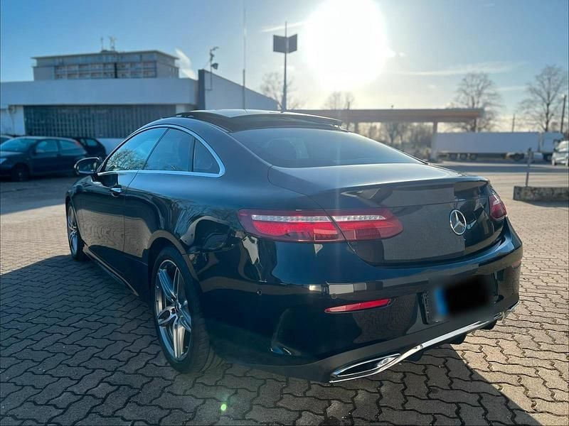 Gebraucht Mercedes E220 AMG 194 PS (142 kW) 2018 Schwarz Coupé