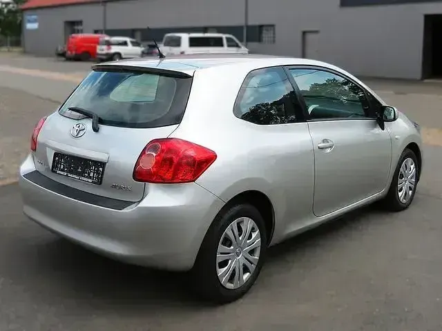 Gebraucht Toyota Auris Sol 124 PS (91 kW) 2007 Silber Kleinwagen