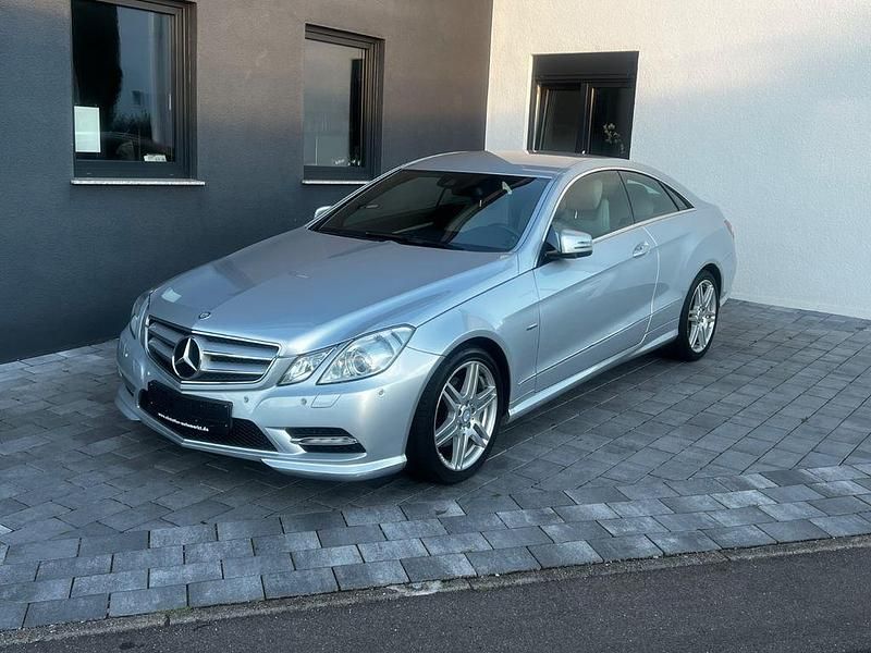 Silber Gebraucht 2011 Mercedes E350 AMG Coupé | 16.999 € (Etwas zu teuer) - Bild 1/4