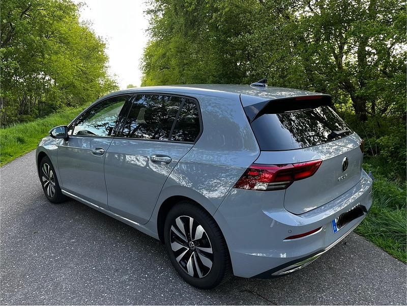 Gebraucht VW Golf VIII Life 150 PS (110 kW) 2024 Grau Limousine