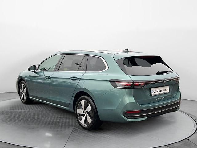 Gebraucht VW Passat Business 150 PS (110 kW) 2024 Grünschwarz Kombi