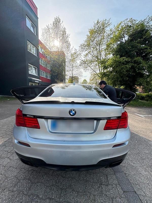 Używany BMW 750L 450 KM (330 kW) 2012 Srebrny Sedan/Limuzyna